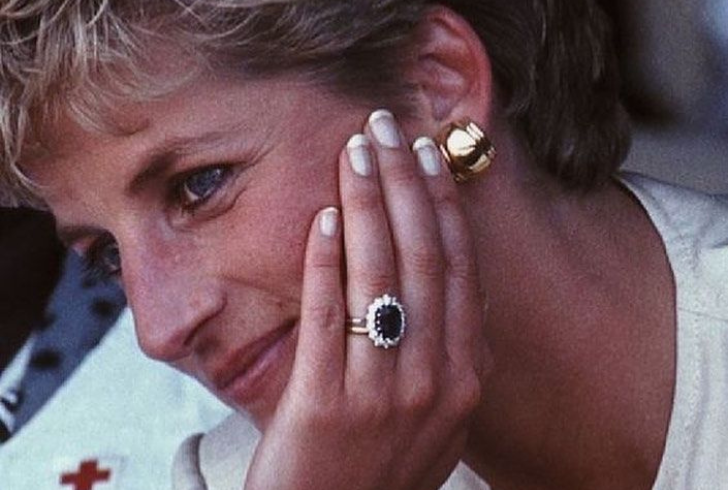 A dazzling 12-carat oval Ceylon sapphire steals the spotlight in Princess Diana's wedding ring.